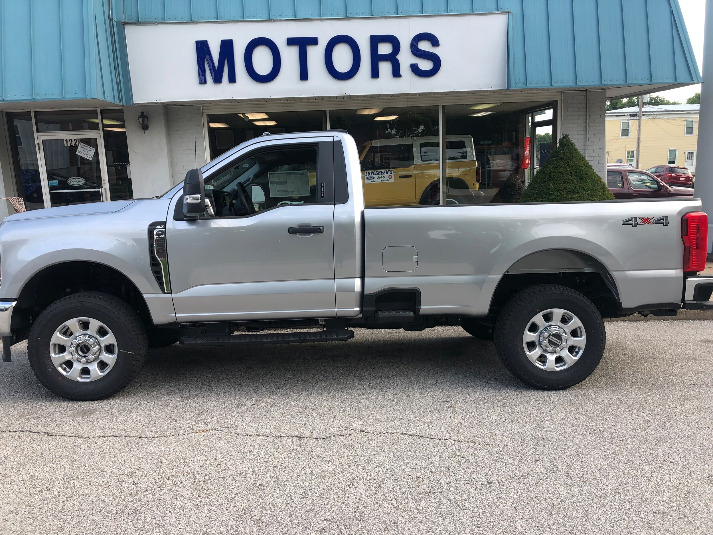 2024 Ford F-250 XLT photo 2