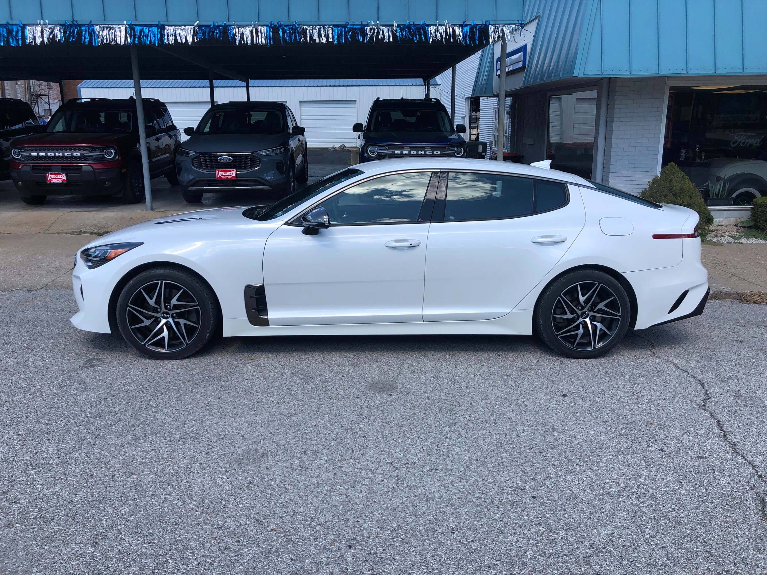 2022 Kia Stinger GT-Line photo 2