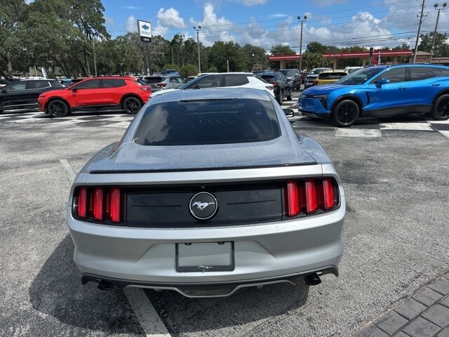 2015 Ford Mustang V6 photo 4