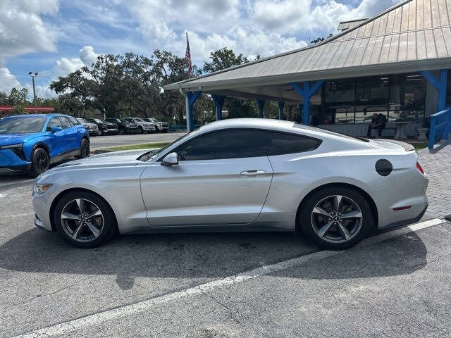 2015 Ford Mustang V6 photo 2