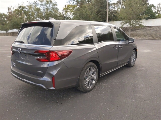 2025 Honda Odyssey Touring photo 4