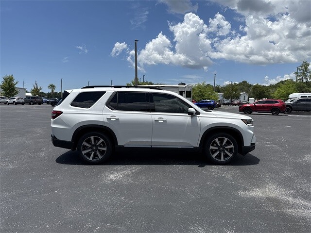2025 Honda Pilot Touring photo 3