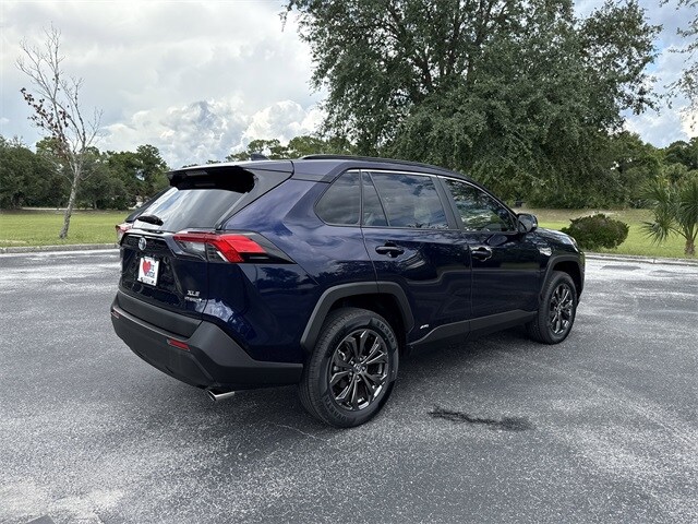 2023 Toyota RAV4 Hybrid XLE Premium photo 4