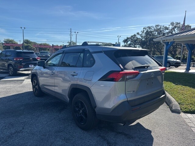 2020 Toyota RAV4 XLE photo 2