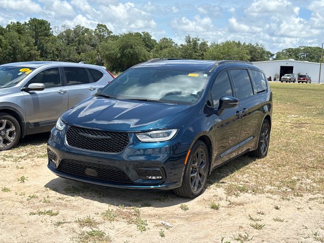 2022 Chrysler Pacifica Touring L - Photo 2