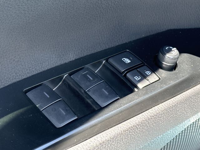 2025 Toyota Camry XLE - Photo 22