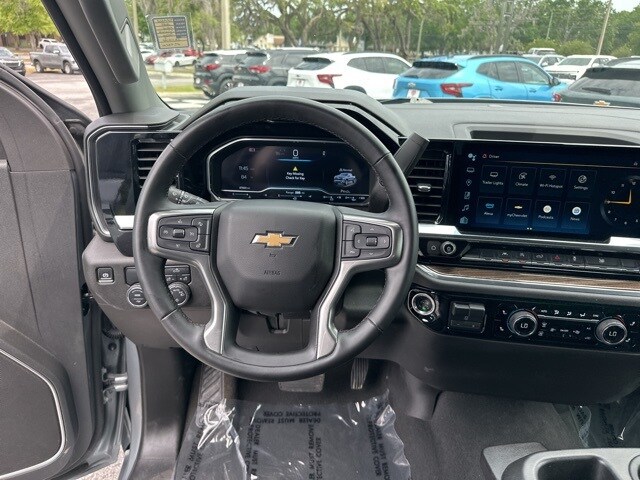 2025 Chevrolet Silverado 1500 LT photo 2