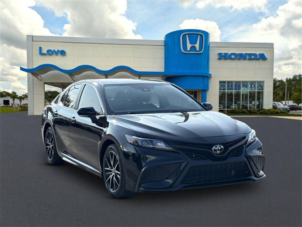 Used 2024 Toyota Camry SE Sedan