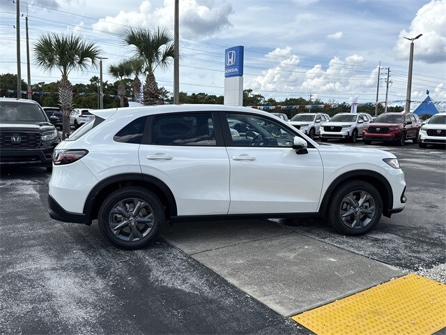 2026 Honda HR-V LX photo 4