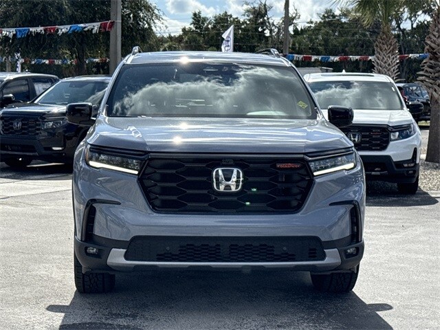 2025 Honda Pilot TrailSport photo 3