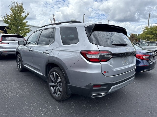 2023 Honda Pilot Touring photo 3