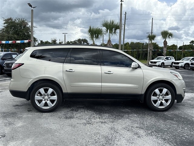 2016 Chevrolet Traverse 1LT photo 3