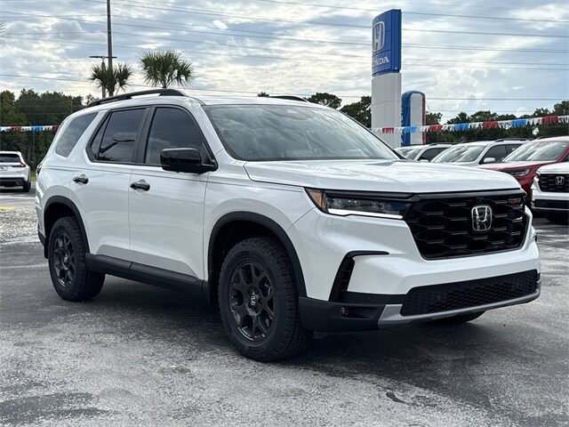2025 Honda Pilot TrailSport photo 2