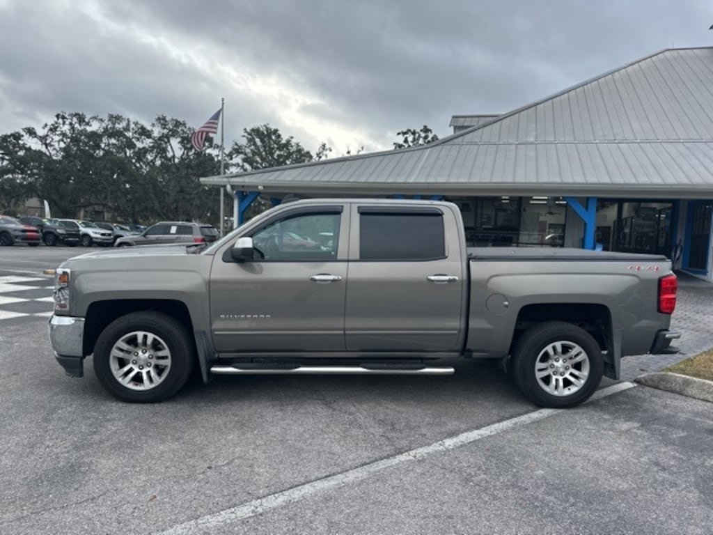 Used 2017 Chevrolet Silverado 1500 LT w/1LT Truck Crew Cab