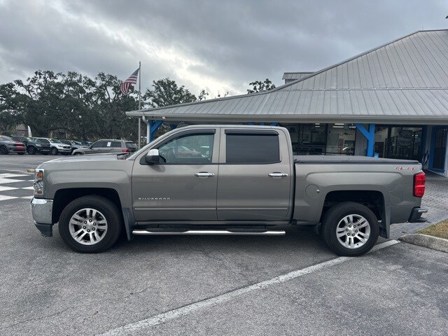 2017 Chevrolet Silverado 1500 LT photo 2