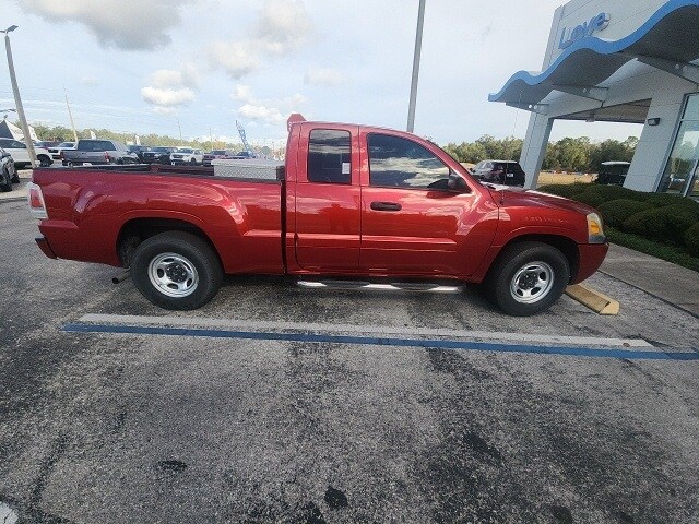 2008 Mitsubishi Raider LS photo 3