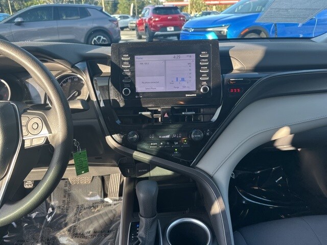 2023 Toyota Camry LE photo 3