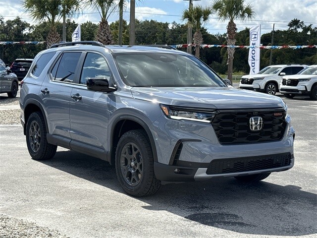 2025 Honda Pilot TrailSport photo 2