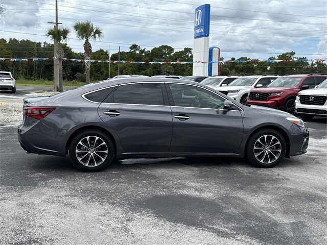 2016 Toyota Avalon XLE photo 4