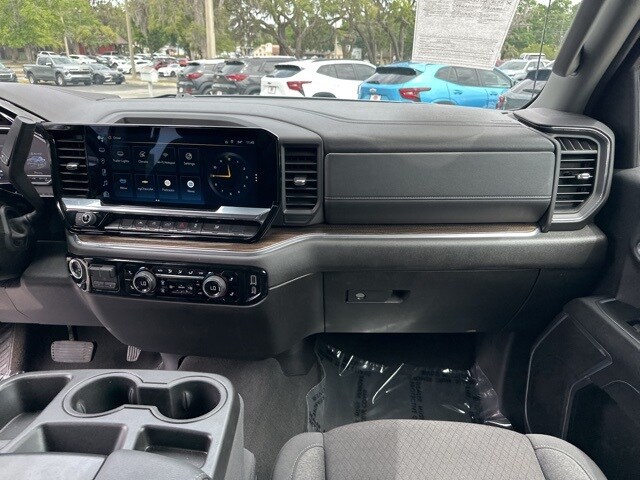 2025 Chevrolet Silverado 1500 LT photo 4