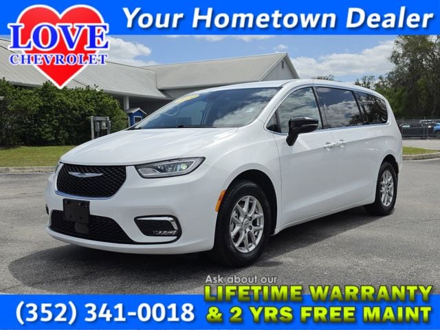 2024 Chrysler Pacifica Touring L's photo