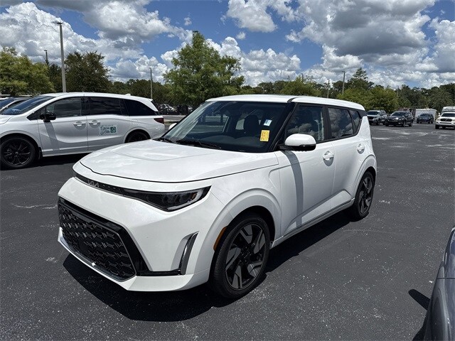 2025 Kia Soul GT-Line photo 2