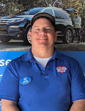 Staff member Dustin Sirois from e0fbc8baab5d