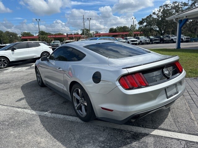 2015 Ford Mustang V6 photo 3