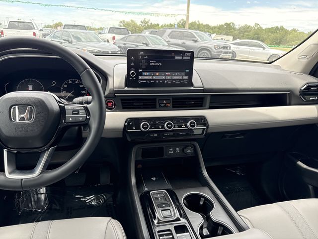 2025 Honda Pilot Touring+ - Photo 21