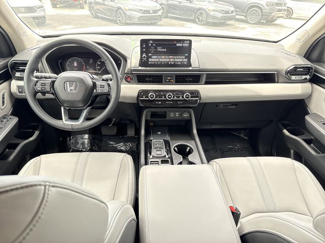 2025 Honda Pilot Touring+ - Photo 19
