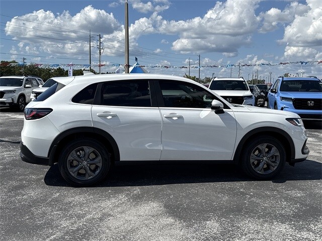 2026 Honda HR-V LX photo 2