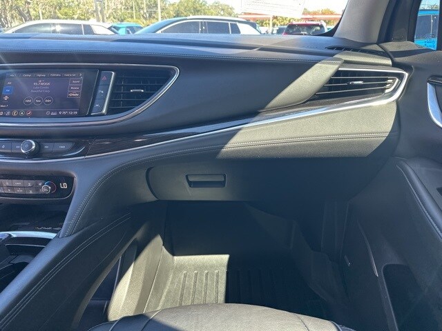 2021 Buick Enclave Avenir photo 3