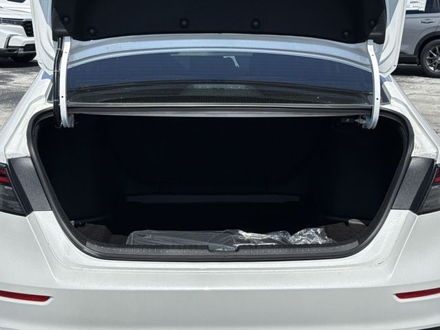 2025 Honda Accord LX - Photo 12