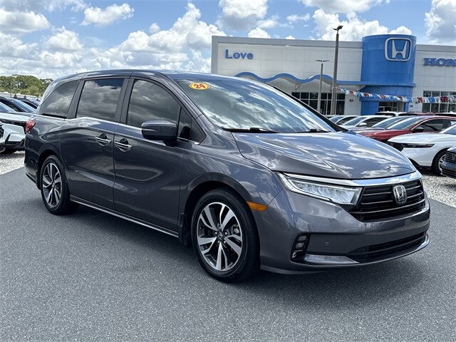 2024 Honda Odyssey Touring photo 2