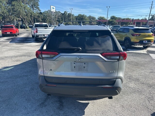 2020 Toyota RAV4 XLE photo 3