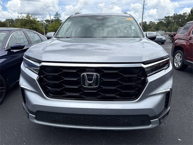 2023 Honda Pilot Touring photo 2