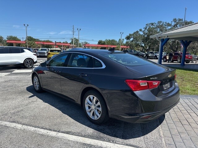 2023 Chevrolet Malibu 1LT photo 2