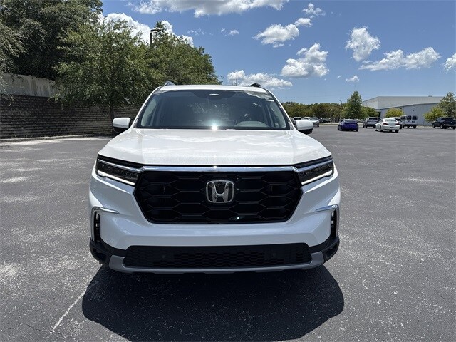 2025 Honda Pilot Touring photo 2