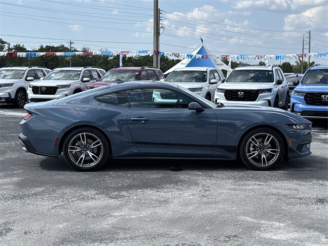 2025 Ford Mustang EcoBoost photo 4