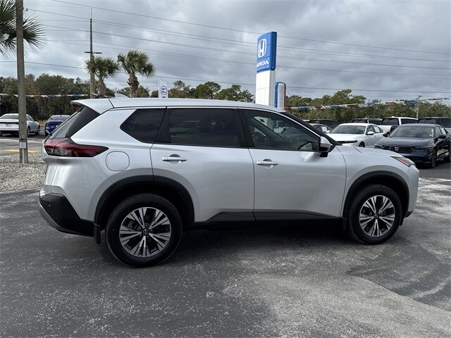 2023 Nissan Rogue SV photo 2