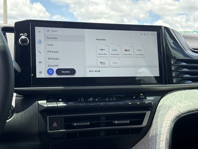 2025 Toyota Camry XLE - Photo 26