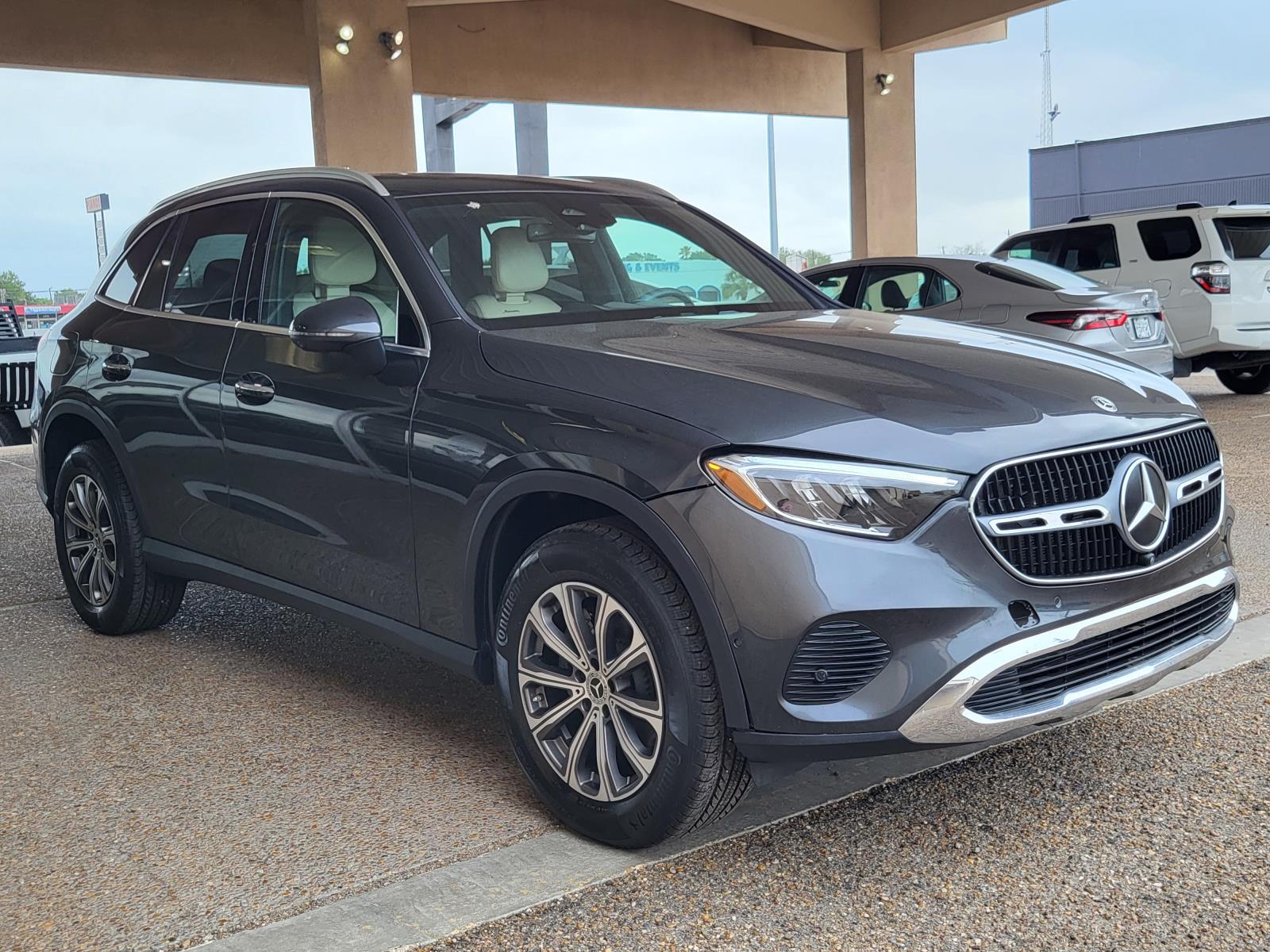 2024 Mercedes Benz GLC 300 photo 3