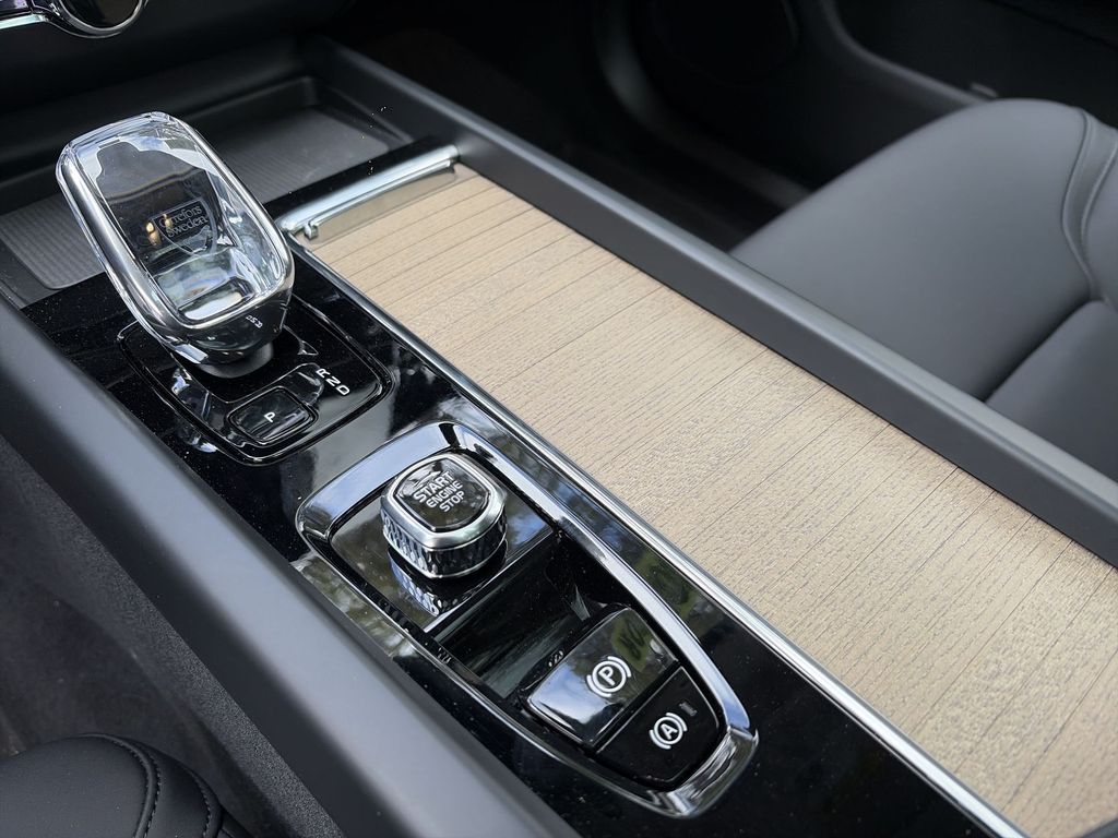 2026 Volvo XC60 Plus - Photo 21