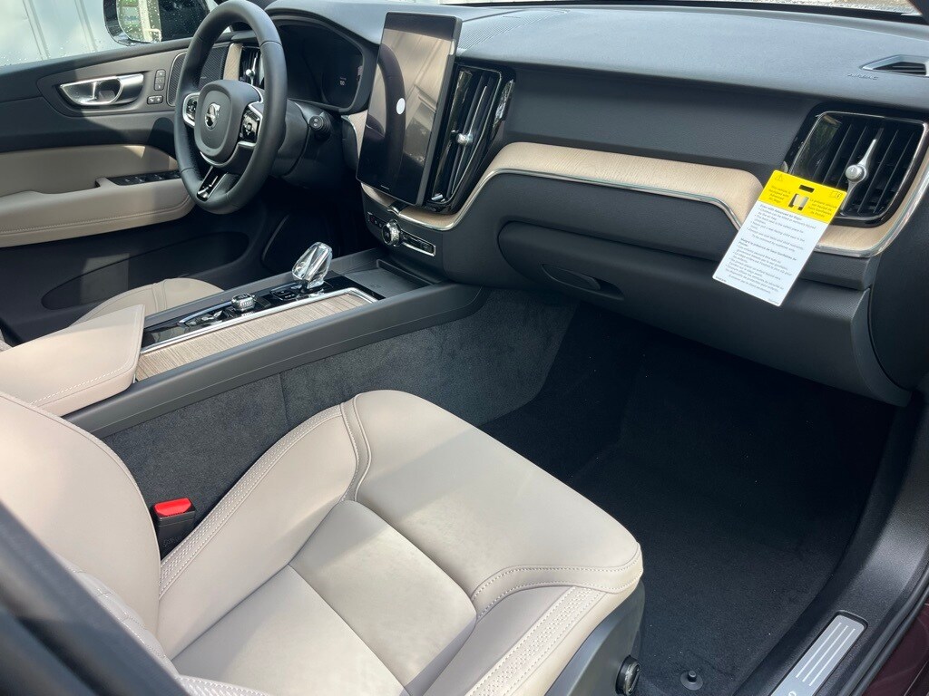 2026 Volvo XC60 B5 Plus photo 4