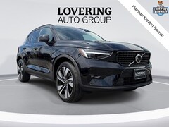 2025 Volvo XC40 B5 Ultra Dark Theme SUV