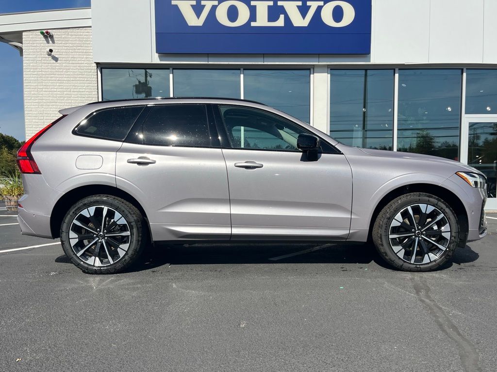 2026 Volvo XC60 Plus - Photo 11