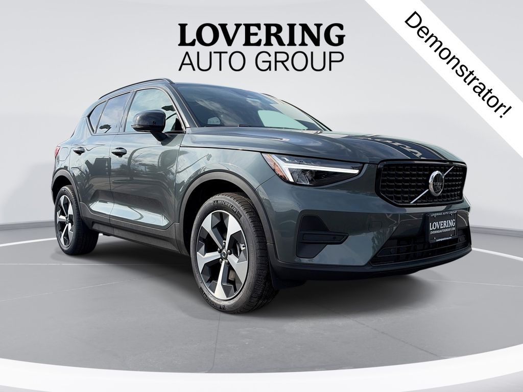 Forest Lake 2026 Volvo XC40 SUV / Crossover All-Wheel Drive 8-Speed Automatic