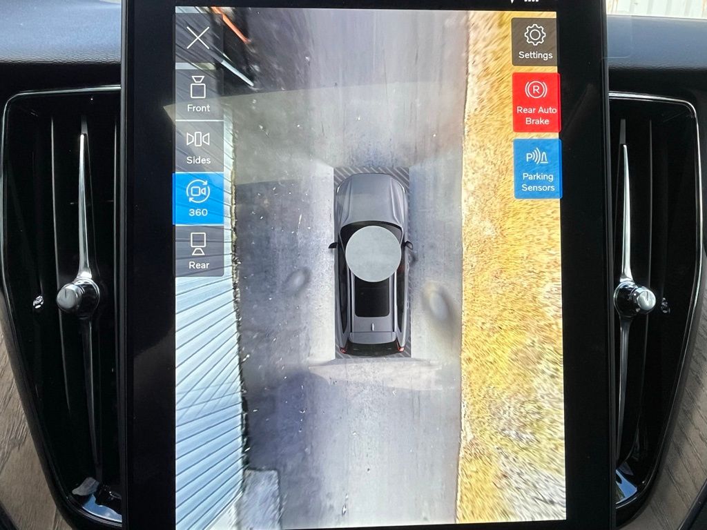 2026 Volvo XC60 Plus - Photo 25