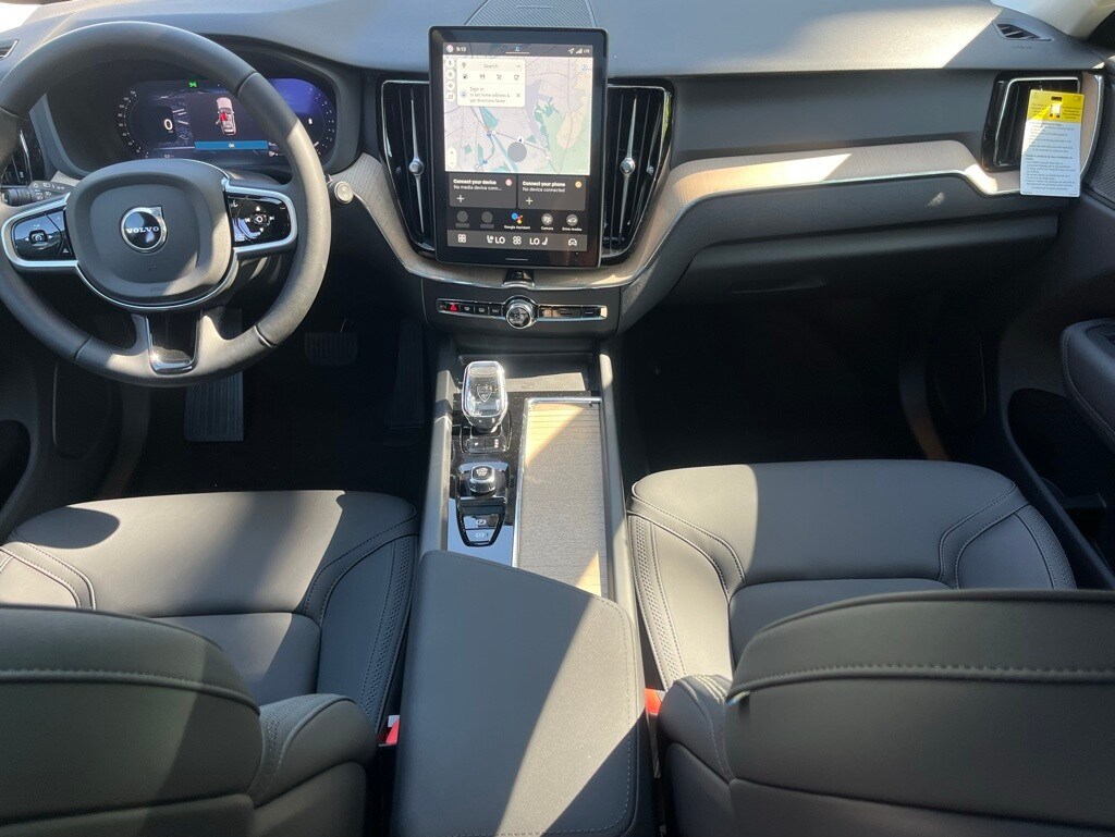 2026 Volvo XC60 B5 Plus photo 4