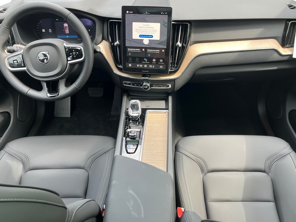 2026 Volvo XC60 B5 Plus photo 2